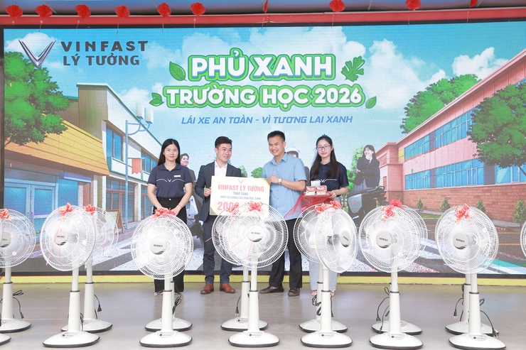 Quốc Oai Tuyên truyền luật giao thông học đường Tặng quà lan tỏa yêu thương, nâng cao ý thức giao thông- Ảnh 7.