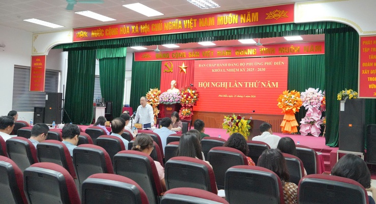 Ban Chấp hành Đảng bộ phường Phú Diễn tổ chức Hội nghị lần thứ 5 nhiệm kỳ 2025-2030
- Ảnh 7.