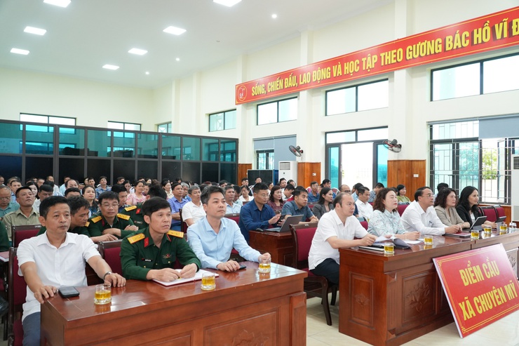 Xã Chuyên Mỹ dự hội nghị quán triệt, triển khai Nghị quyết 02 của Bộ Chính trị về "Xây dựng và phát triển Thủ đô Hà Nội trong kỷ nguyên mới” - Ảnh 3.