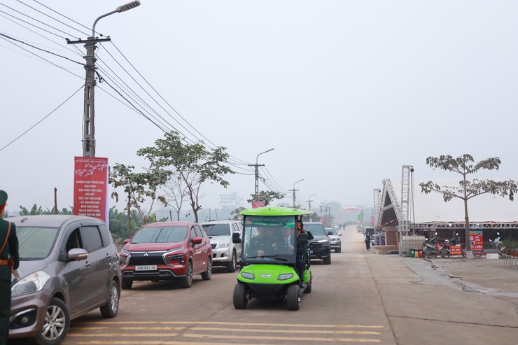 Xã Minh Châu tiếp nhận xe điện du lịch, hướng tới phát triển du lịch xanh- Ảnh 5.