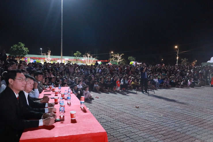 Pháo hoa đêm Giao thừa lần đầu tiên thắp sáng xã đảo duy nhất của Thủ đô.- Ảnh 2.