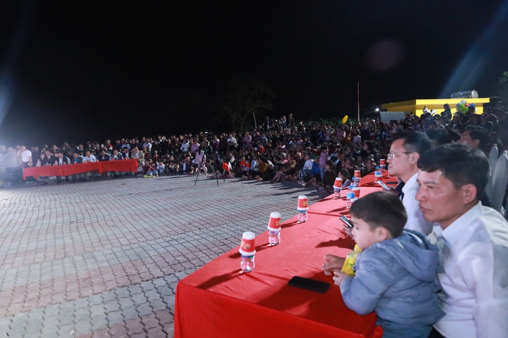 Pháo hoa đêm Giao thừa lần đầu tiên thắp sáng xã đảo duy nhất của Thủ đô.- Ảnh 4.