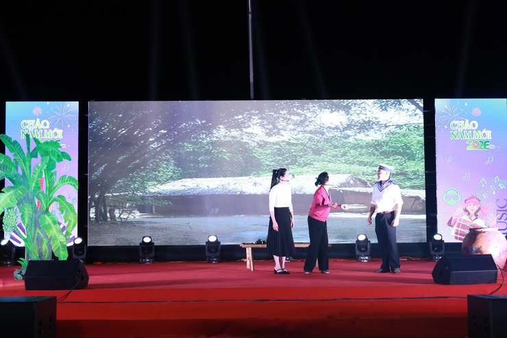 Pháo hoa đêm Giao thừa lần đầu tiên thắp sáng xã đảo duy nhất của Thủ đô.- Ảnh 6.