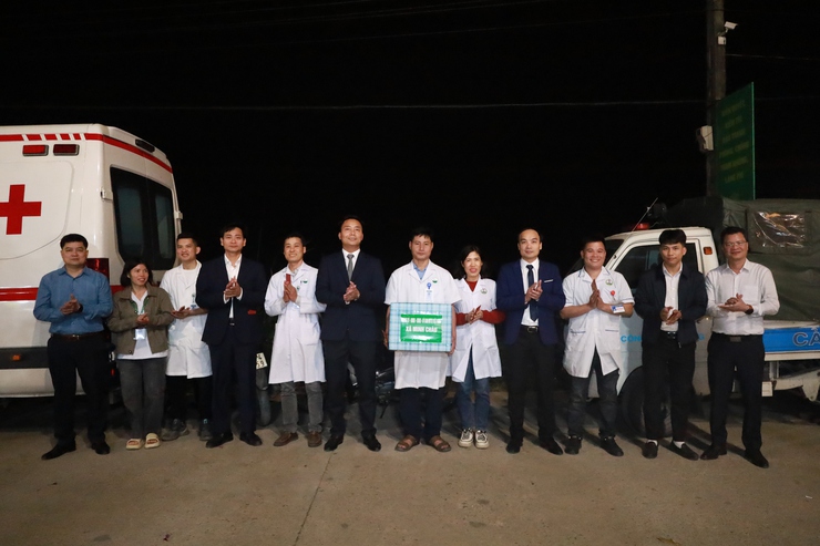 Pháo hoa đêm Giao thừa lần đầu tiên thắp sáng xã đảo duy nhất của Thủ đô.- Ảnh 11.