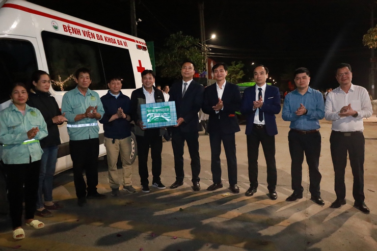 Pháo hoa đêm Giao thừa lần đầu tiên thắp sáng xã đảo duy nhất của Thủ đô.- Ảnh 14.