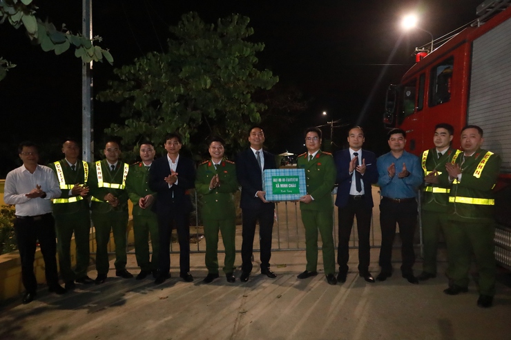 Pháo hoa đêm Giao thừa lần đầu tiên thắp sáng xã đảo duy nhất của Thủ đô.- Ảnh 17.