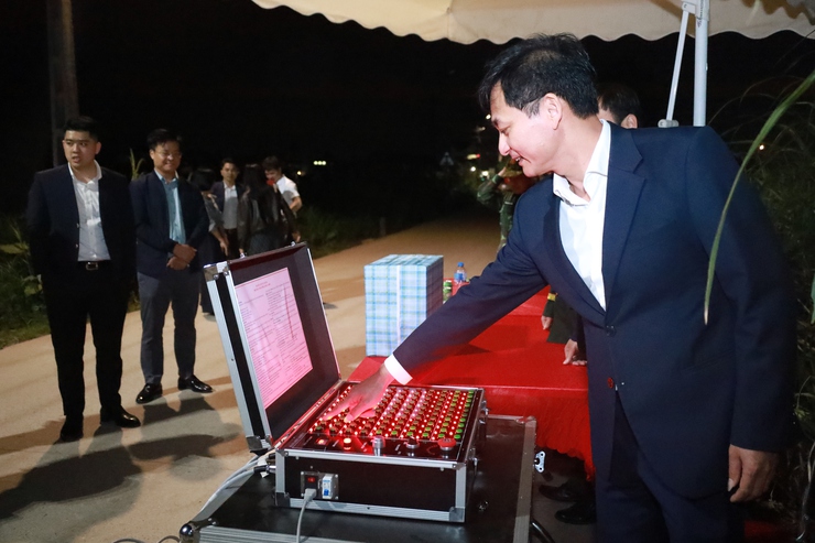 Pháo hoa đêm Giao thừa lần đầu tiên thắp sáng xã đảo duy nhất của Thủ đô.- Ảnh 21.