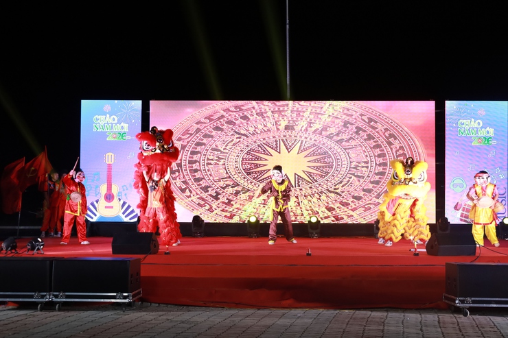 Pháo hoa đêm Giao thừa lần đầu tiên thắp sáng xã đảo duy nhất của Thủ đô.- Ảnh 9.