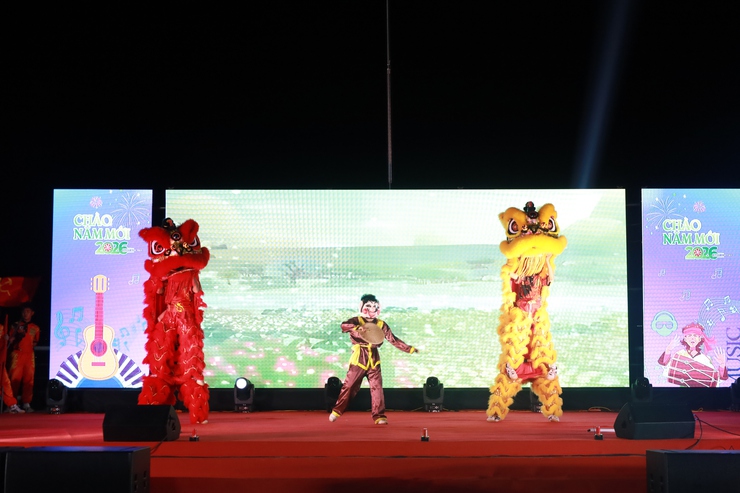 Pháo hoa đêm Giao thừa lần đầu tiên thắp sáng xã đảo duy nhất của Thủ đô.- Ảnh 10.