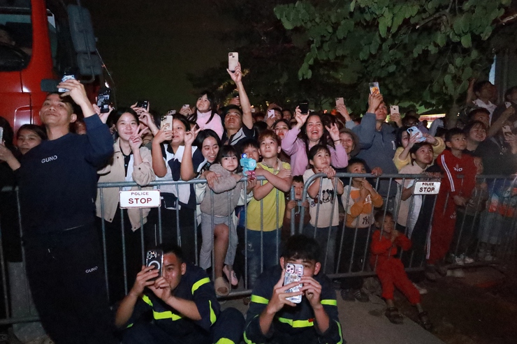 Pháo hoa đêm Giao thừa lần đầu tiên thắp sáng xã đảo duy nhất của Thủ đô.- Ảnh 24.