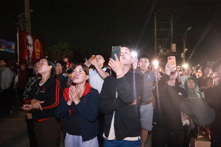 Pháo hoa đêm Giao thừa lần đầu tiên thắp sáng xã đảo duy nhất của Thủ đô.- Ảnh 28.