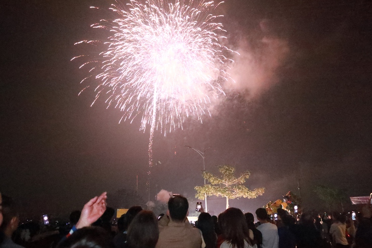 Pháo hoa đêm Giao thừa lần đầu tiên thắp sáng xã đảo duy nhất của Thủ đô.- Ảnh 27.