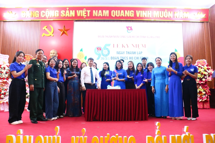 Tuổi trẻ xã Hòa Phú phát huy tinh thần xung kích, sáng tạo- Ảnh 3.