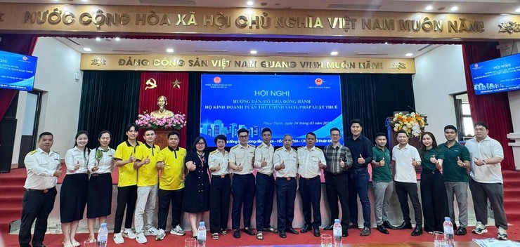 XÃ PHÚC THỊNH:
Tổ chức hội nghị hướng dẫn, hỗ trợ hộ kinh doanh thực hiện chính sách thuế tại xã Phúc Thịnh
- Ảnh 1.