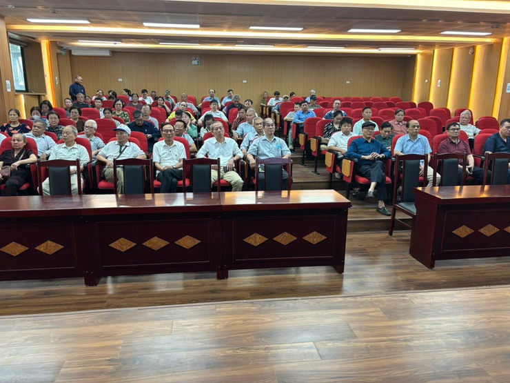 Đảng ủy phường Việt Hưng  tổ chức tiếp sóng Hội nghị trực tuyến quán triệt Nghị quyết số 02-NQ/TW.- Ảnh 2.