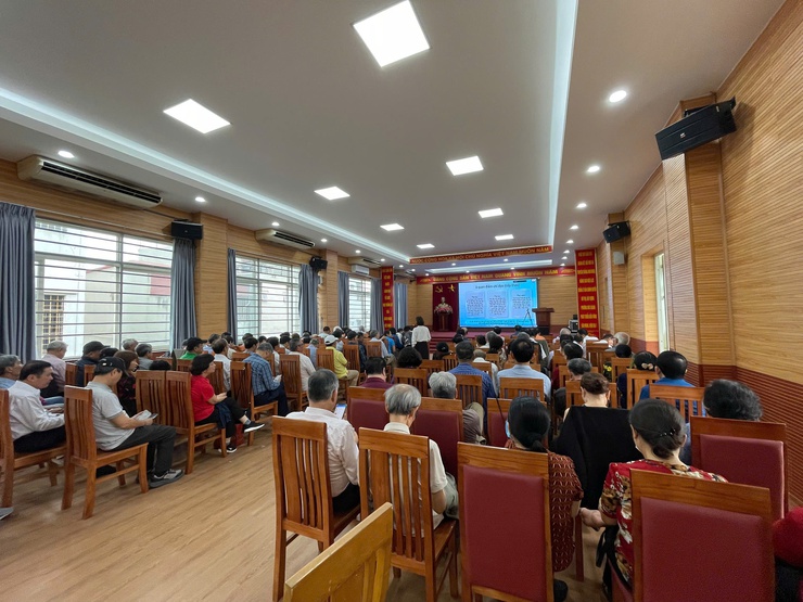 Đảng ủy phường Việt Hưng  tổ chức tiếp sóng Hội nghị trực tuyến quán triệt Nghị quyết số 02-NQ/TW.- Ảnh 3.