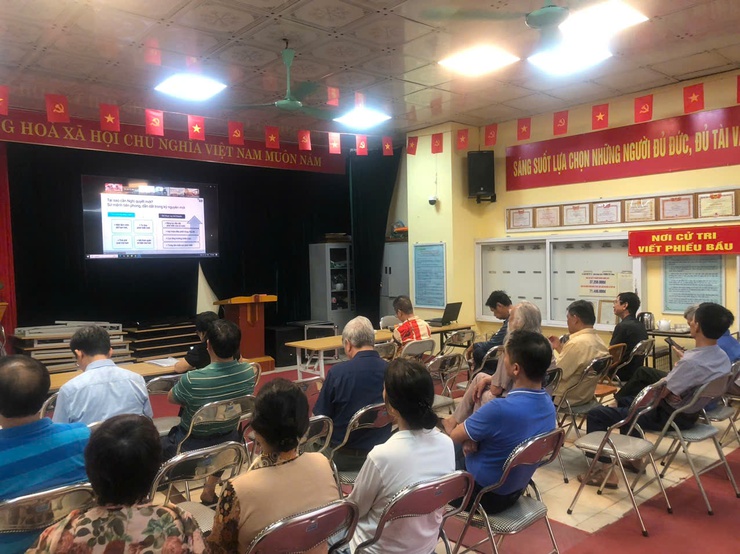 Đảng ủy phường Việt Hưng  tổ chức tiếp sóng Hội nghị trực tuyến quán triệt Nghị quyết số 02-NQ/TW.- Ảnh 4.