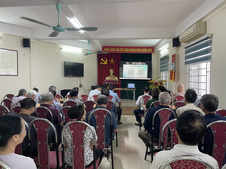 Đảng ủy phường Việt Hưng  tổ chức tiếp sóng Hội nghị trực tuyến quán triệt Nghị quyết số 02-NQ/TW.- Ảnh 5.