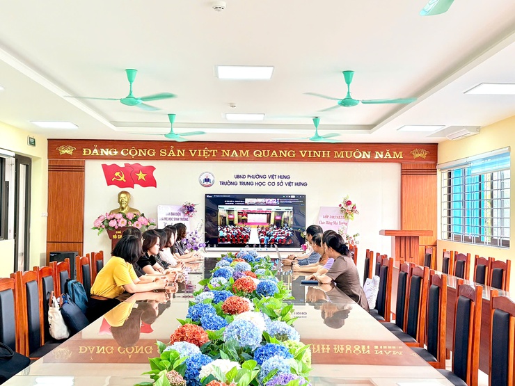 Đảng ủy phường Việt Hưng  tổ chức tiếp sóng Hội nghị trực tuyến quán triệt Nghị quyết số 02-NQ/TW.- Ảnh 9.