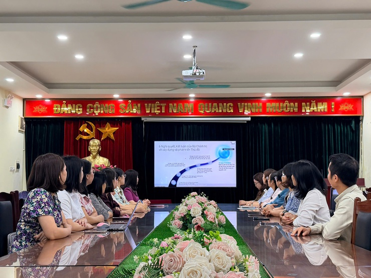 Đảng ủy phường Việt Hưng  tổ chức tiếp sóng Hội nghị trực tuyến quán triệt Nghị quyết số 02-NQ/TW.- Ảnh 10.