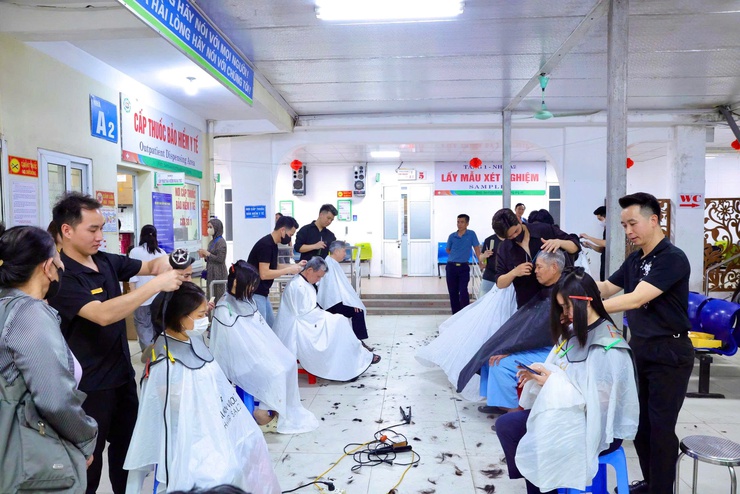 BỆNH VIỆN BẮC THĂNG LONG TỔ CHỨC “GIAN HÀNG 0 ĐỒNG” NHẰM CHIA SẺ YÊU THƯƠNG – ĐỒNG HÀNH CÙNG NGƯỜI BỆNH NHÂN KỶ NIỆM 10 NĂM NGÀY CÔNG TÁC XÃ HỘI VIỆT NAM- Ảnh 23.