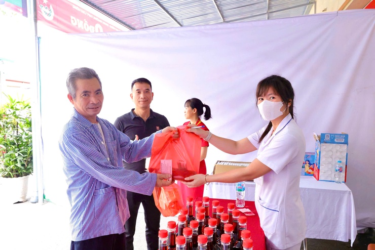 BỆNH VIỆN BẮC THĂNG LONG TỔ CHỨC “GIAN HÀNG 0 ĐỒNG” NHẰM CHIA SẺ YÊU THƯƠNG – ĐỒNG HÀNH CÙNG NGƯỜI BỆNH NHÂN KỶ NIỆM 10 NĂM NGÀY CÔNG TÁC XÃ HỘI VIỆT NAM- Ảnh 26.