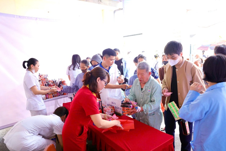 BỆNH VIỆN BẮC THĂNG LONG TỔ CHỨC “GIAN HÀNG 0 ĐỒNG” NHẰM CHIA SẺ YÊU THƯƠNG – ĐỒNG HÀNH CÙNG NGƯỜI BỆNH NHÂN KỶ NIỆM 10 NĂM NGÀY CÔNG TÁC XÃ HỘI VIỆT NAM- Ảnh 7.