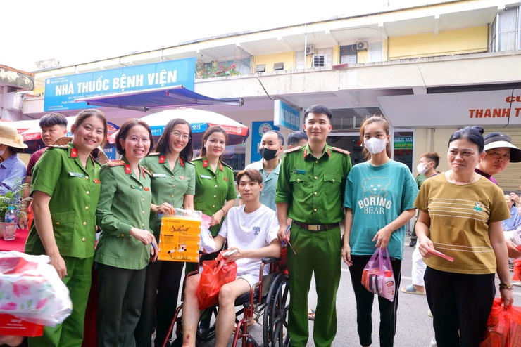 BỆNH VIỆN BẮC THĂNG LONG TỔ CHỨC “GIAN HÀNG 0 ĐỒNG” NHẰM CHIA SẺ YÊU THƯƠNG – ĐỒNG HÀNH CÙNG NGƯỜI BỆNH NHÂN KỶ NIỆM 10 NĂM NGÀY CÔNG TÁC XÃ HỘI VIỆT NAM- Ảnh 8.