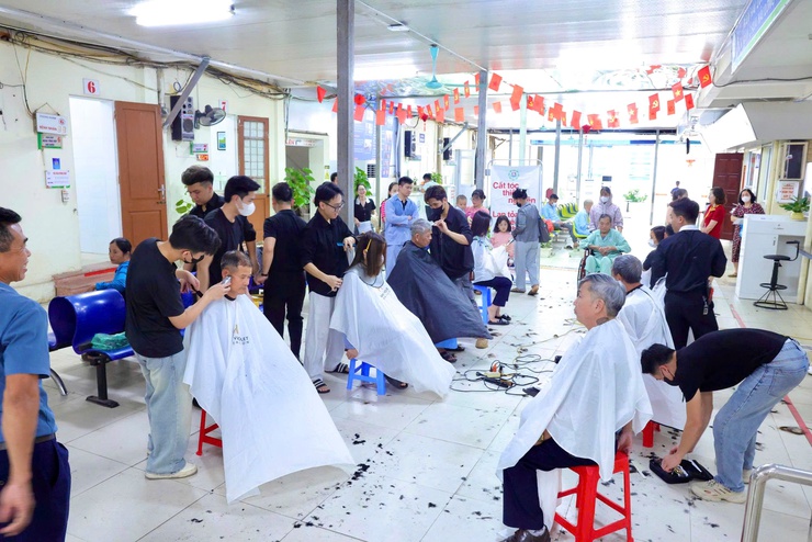 BỆNH VIỆN BẮC THĂNG LONG TỔ CHỨC “GIAN HÀNG 0 ĐỒNG” NHẰM CHIA SẺ YÊU THƯƠNG – ĐỒNG HÀNH CÙNG NGƯỜI BỆNH NHÂN KỶ NIỆM 10 NĂM NGÀY CÔNG TÁC XÃ HỘI VIỆT NAM- Ảnh 27.