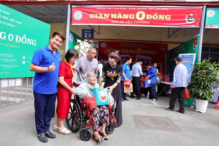 BỆNH VIỆN BẮC THĂNG LONG TỔ CHỨC “GIAN HÀNG 0 ĐỒNG” NHẰM CHIA SẺ YÊU THƯƠNG – ĐỒNG HÀNH CÙNG NGƯỜI BỆNH NHÂN KỶ NIỆM 10 NĂM NGÀY CÔNG TÁC XÃ HỘI VIỆT NAM- Ảnh 9.