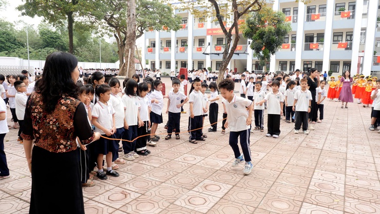 TRƯỜNG TIỂU HỌC THƯ LÂM SÔI NỔI NGÀY HỘI
“THIẾU NHI VUI KHỎE – TIẾN BƯỚC LÊN ĐOÀN”
- Ảnh 24.