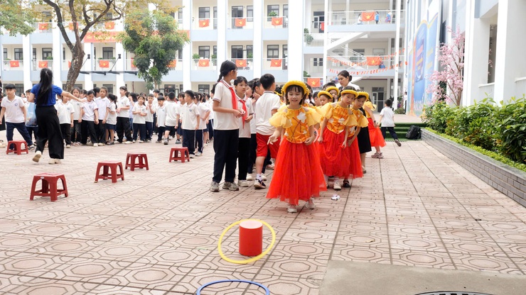 TRƯỜNG TIỂU HỌC THƯ LÂM SÔI NỔI NGÀY HỘI
“THIẾU NHI VUI KHỎE – TIẾN BƯỚC LÊN ĐOÀN”
- Ảnh 28.