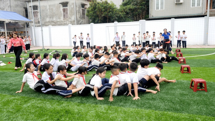 TRƯỜNG TIỂU HỌC THƯ LÂM SÔI NỔI NGÀY HỘI
“THIẾU NHI VUI KHỎE – TIẾN BƯỚC LÊN ĐOÀN”
- Ảnh 30.