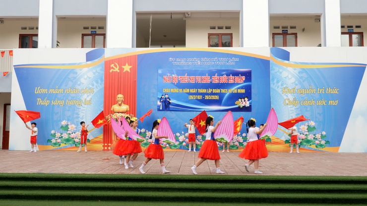 TRƯỜNG TIỂU HỌC THƯ LÂM SÔI NỔI NGÀY HỘI
“THIẾU NHI VUI KHỎE – TIẾN BƯỚC LÊN ĐOÀN”
- Ảnh 11.