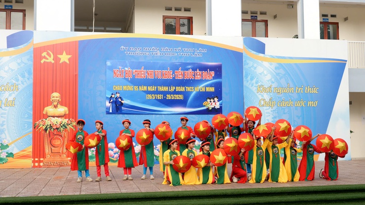 TRƯỜNG TIỂU HỌC THƯ LÂM SÔI NỔI NGÀY HỘI
“THIẾU NHI VUI KHỎE – TIẾN BƯỚC LÊN ĐOÀN”
- Ảnh 18.
