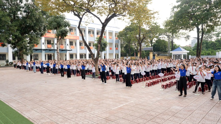 TRƯỜNG TIỂU HỌC THƯ LÂM SÔI NỔI NGÀY HỘI
“THIẾU NHI VUI KHỎE – TIẾN BƯỚC LÊN ĐOÀN”
- Ảnh 19.