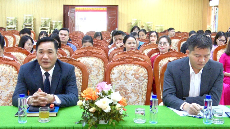 UBND XÃ THƯ LÂM TỔ CHỨC HỘI NGHỊ CÁN BỘ, CÔNG CHỨC, VIÊN CHỨC, NGƯỜI LAO ĐỘNG NĂM 2026- Ảnh 1.