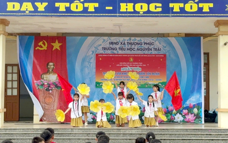 Trưởng Tiểu học Nguyễn Trãi khơi dậy lý tưởng của các đội viên qua Ngày hội “Thiếu nhi vui khỏe – Tiến bước lên Đoàn”- Ảnh 2.