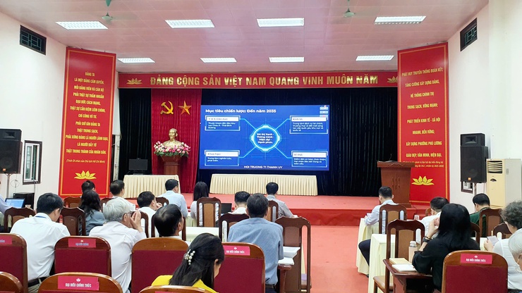 Phường Phú Lương tham dự trực tuyến Hội nghị quán triệt Nghị quyết số 02-NQ/TW của Bộ Chính trị về "Xây dựng và phát triển Thủ đô Hà Nội trong kỷ nguyên mới”- Ảnh 2.