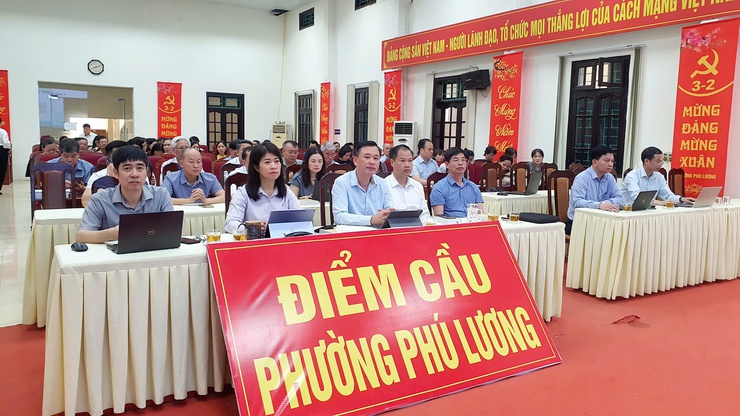 Phường Phú Lương tham dự trực tuyến Hội nghị quán triệt Nghị quyết số 02-NQ/TW của Bộ Chính trị về "Xây dựng và phát triển Thủ đô Hà Nội trong kỷ nguyên mới”- Ảnh 1.