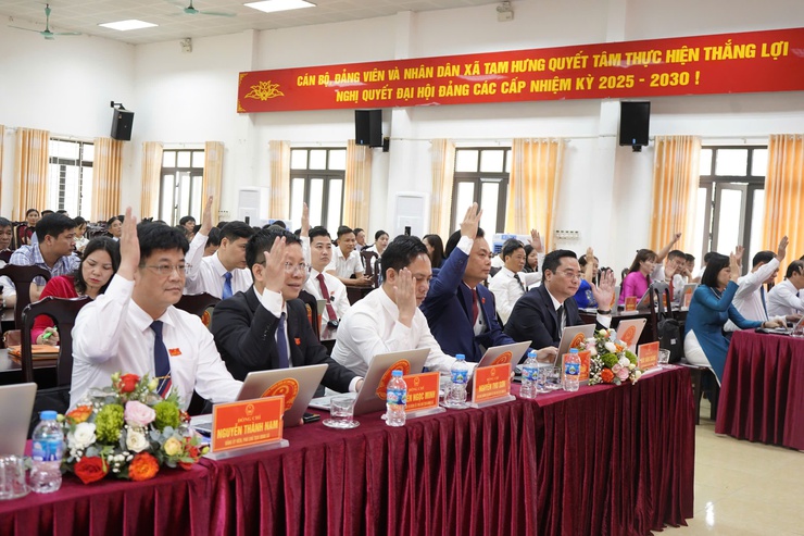 Kỳ họp thứ nhất HĐND xã Tam Hưng khóa XXIII: Mở đầu nhiệm kỳ mới với nhiều kỳ vọng- Ảnh 2.