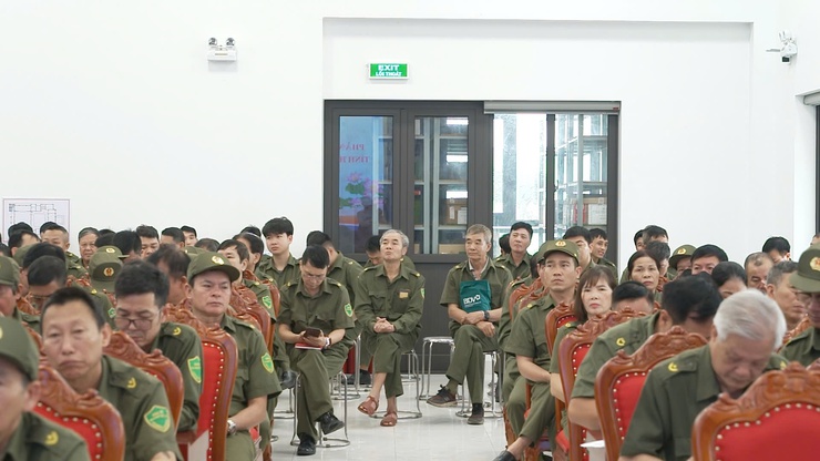 CÔNG AN XÃ THƯ LÂM TỔ CHỨC LỄ KHAI GIẢNG LỚP TẬP HUẤN KỸ NĂNG BẢO ĐẢM TTATGT ĐỐI VỚI LỰC LƯỢNG THAM GIA BẢO VỆ AN NINH, TRẬT TỰ Ở CƠ SỞ- Ảnh 9.