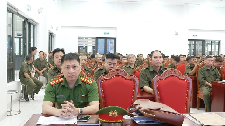 CÔNG AN XÃ THƯ LÂM TỔ CHỨC LỄ KHAI GIẢNG LỚP TẬP HUẤN KỸ NĂNG BẢO ĐẢM TTATGT ĐỐI VỚI LỰC LƯỢNG THAM GIA BẢO VỆ AN NINH, TRẬT TỰ Ở CƠ SỞ- Ảnh 2.