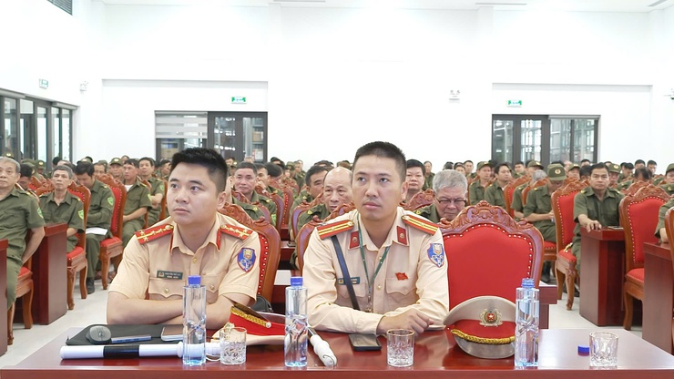 CÔNG AN XÃ THƯ LÂM TỔ CHỨC LỄ KHAI GIẢNG LỚP TẬP HUẤN KỸ NĂNG BẢO ĐẢM TTATGT ĐỐI VỚI LỰC LƯỢNG THAM GIA BẢO VỆ AN NINH, TRẬT TỰ Ở CƠ SỞ- Ảnh 10.