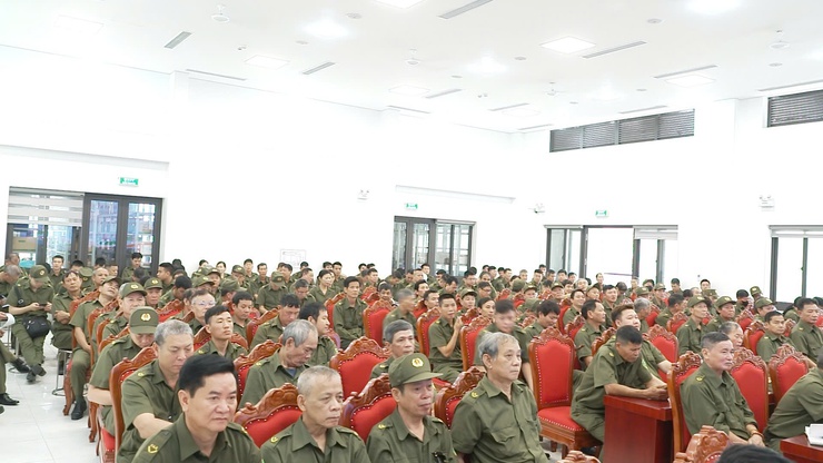 CÔNG AN XÃ THƯ LÂM TỔ CHỨC LỄ KHAI GIẢNG LỚP TẬP HUẤN KỸ NĂNG BẢO ĐẢM TTATGT ĐỐI VỚI LỰC LƯỢNG THAM GIA BẢO VỆ AN NINH, TRẬT TỰ Ở CƠ SỞ- Ảnh 6.