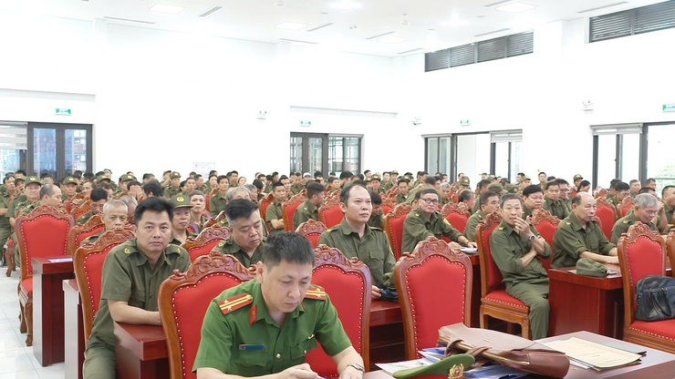 CÔNG AN XÃ THƯ LÂM TỔ CHỨC LỄ KHAI GIẢNG LỚP TẬP HUẤN KỸ NĂNG BẢO ĐẢM TTATGT ĐỐI VỚI LỰC LƯỢNG THAM GIA BẢO VỆ AN NINH, TRẬT TỰ Ở CƠ SỞ- Ảnh 11.