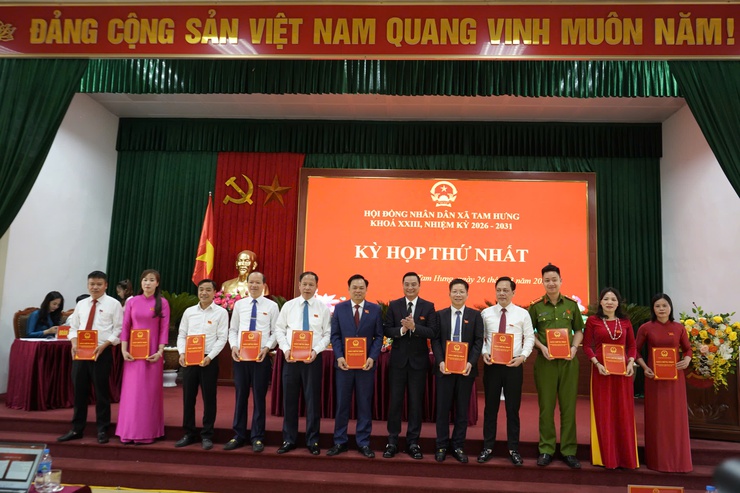 Kỳ họp thứ nhất HĐND xã Tam Hưng khóa XXIII: Mở đầu nhiệm kỳ mới với nhiều kỳ vọng- Ảnh 5.