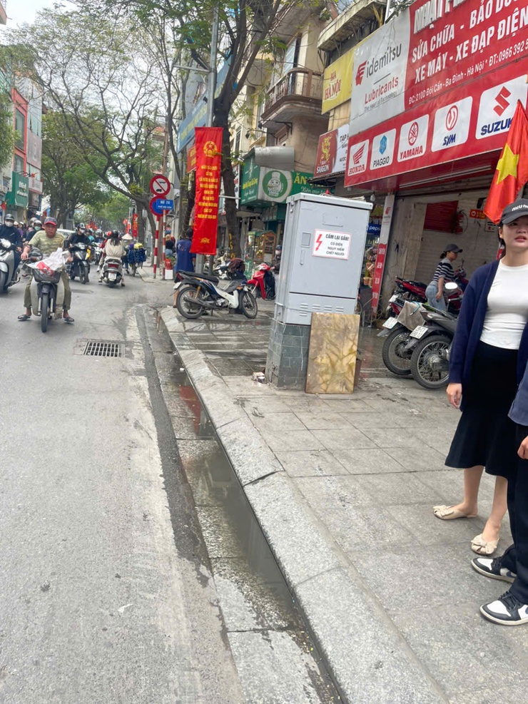 Phường Ngọc Hà tăng cường “phạt nguội”, xử lý nghiêm vi phạm vệ sinh môi trường- Ảnh 2.