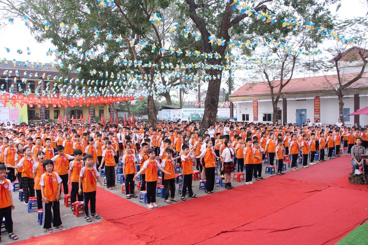 Trường Tiểu học Trung Hòa tổ chức ngoại khóa “ Giá trị tình yêu thương và lòng biết ơn – Cha mẹ, Thầy cô đồng hành cùng con”- Ảnh 1.