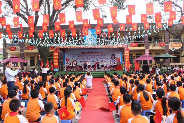 Trường Tiểu học Trung Hòa tổ chức ngoại khóa “ Giá trị tình yêu thương và lòng biết ơn – Cha mẹ, Thầy cô đồng hành cùng con”- Ảnh 2.